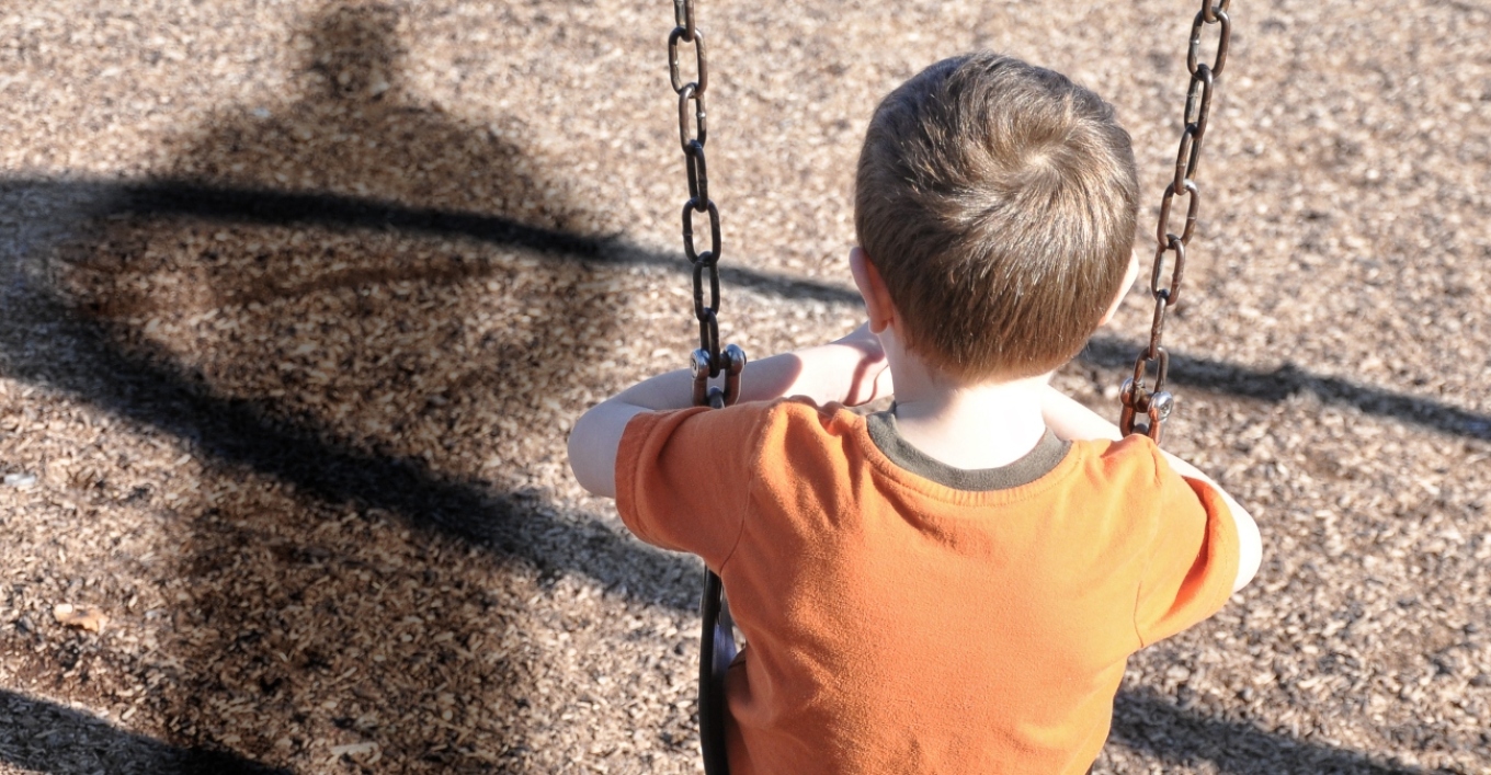 «Αν δεν κάτσεις, θα σε πετάξω από το μπαλκόνι» είπε στον 9χρονο ο πατέρας που επιχείρησε να βιάσει τον γιο του 