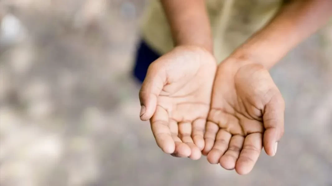 Υποχρέωνε τον 11χρονο γιο της να ζητιανεύει