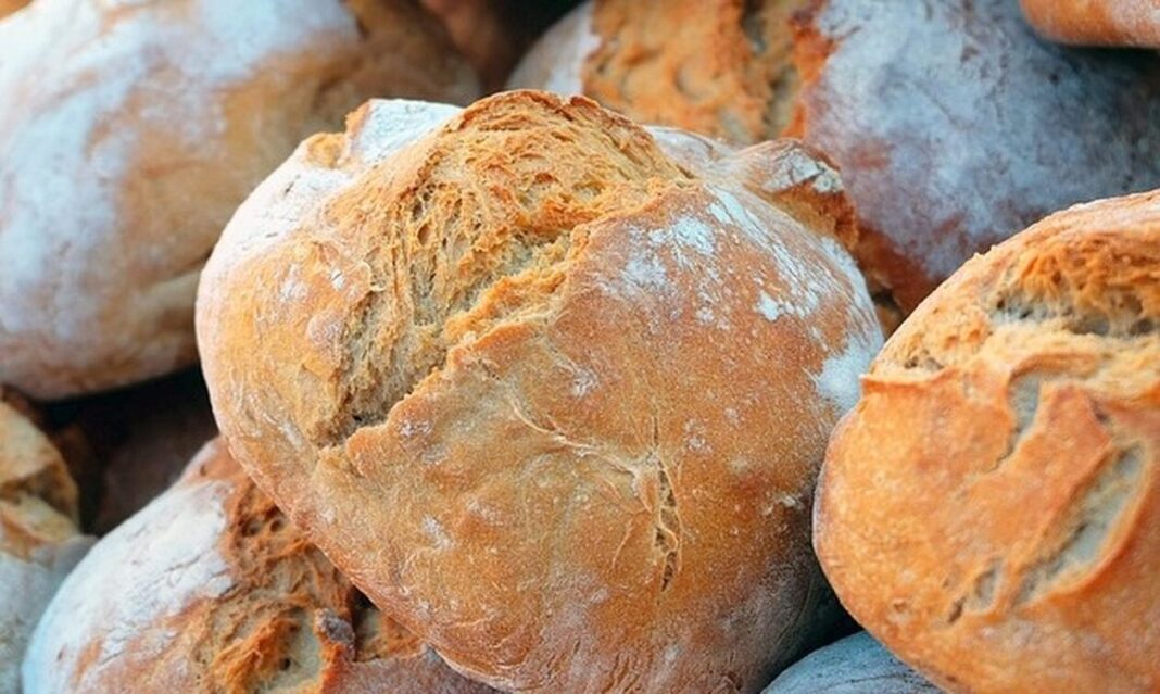 Αύξηση σοκ στην τιμή του ψωμιού ενώ το αλεύρι πέφτει