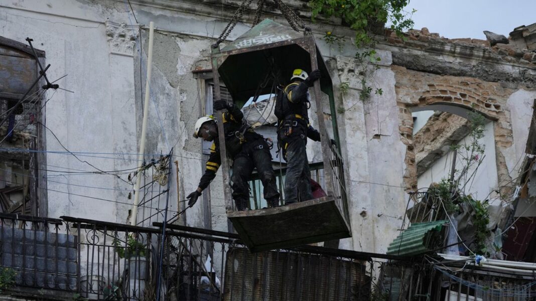Κούβα: Τρεις νεκροί από κατάρρευση κτηρίου στην Αβάνα – Δύο από αυτούς πυροσβέστες