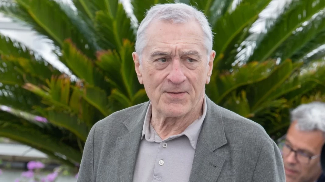 Ρόμπερτ Ντε Νίρο: Στo δικαστήριο ο ηθοποιός – Η πρώην βοηθός του τον κατηγορεί για ανάρμοστες συνομιλίες και λεκτική κακοποίηση