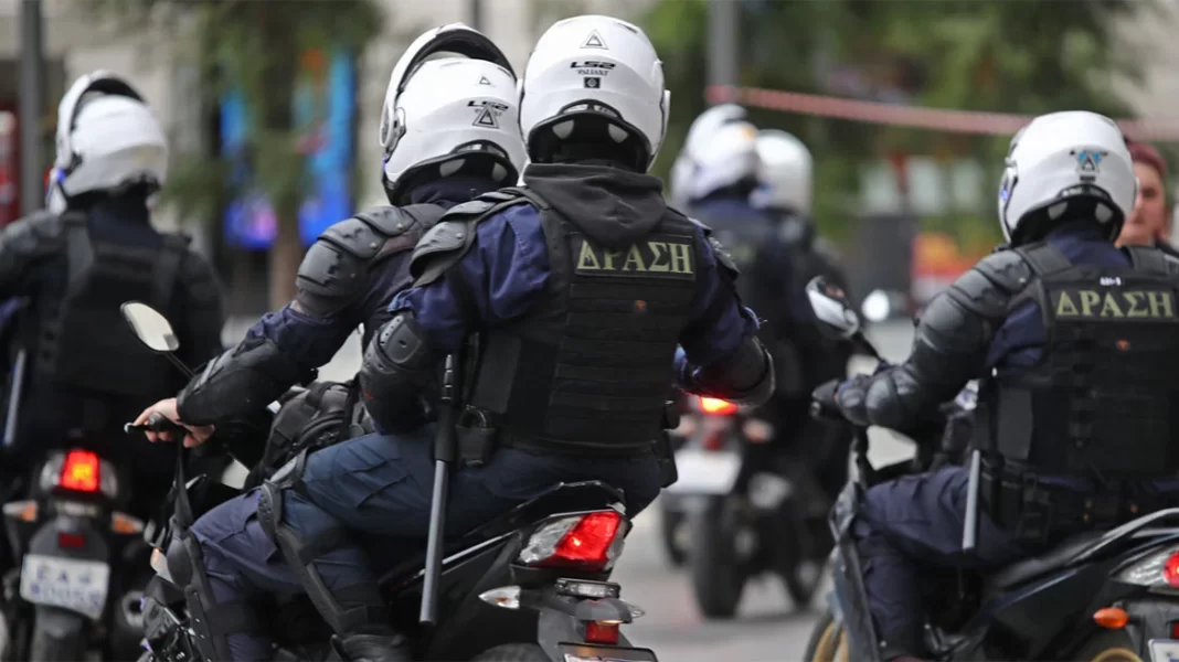 Ληστές απείλησαν με όπλο 72χρονη και την έδεσαν με χειροπέδες στο μπάνιο