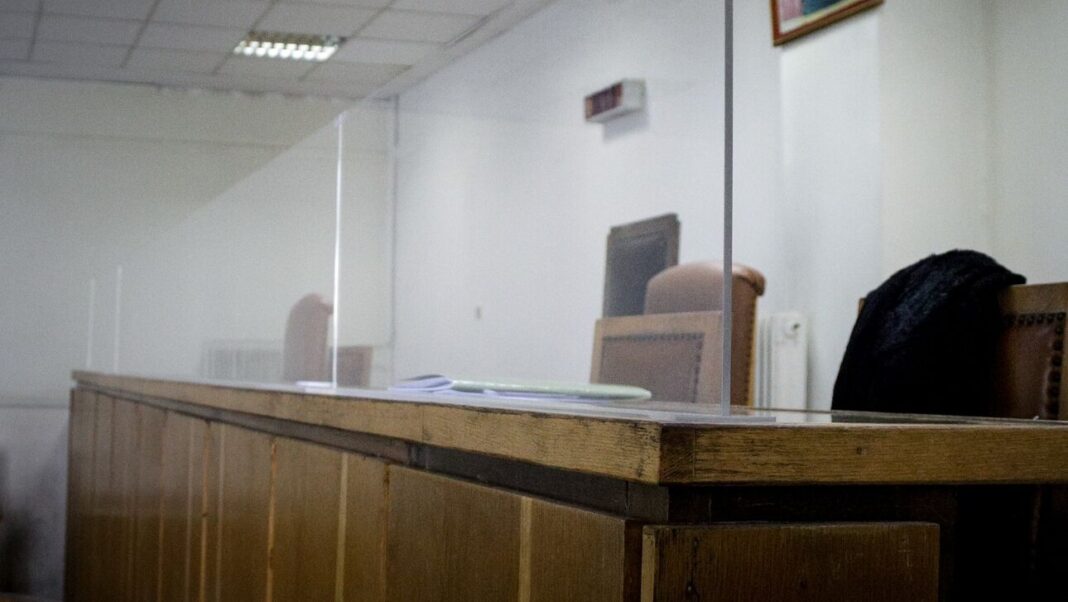 Κάθειρξη 10 ετών με αναστολή στον παίκτη ριάλιτι που είχε «μπουκάρει» στο Εφετείο με 1,2 εκατ. ευρώ και ναρκωτικά