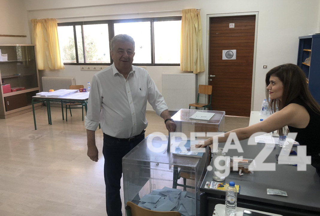 Στις Αρχάνες ψήφισε ο Σταύρος Αρναουτάκης