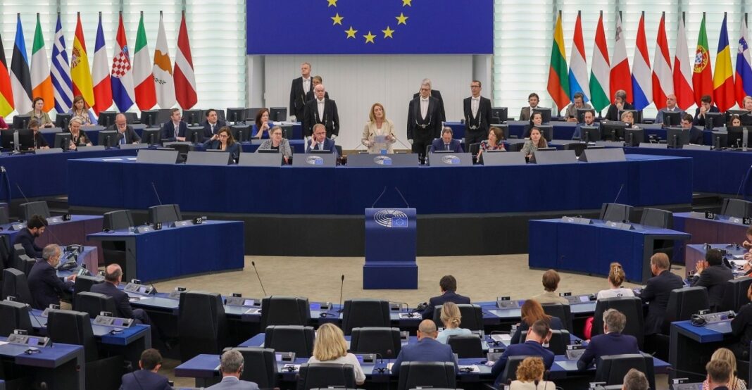 Ευρωπαϊκό Κοινοβούλιο: Ενός λεπτού σιγή για τα θύματα της τρομοκρατικής επίθεσης στις Βρυξέλλες