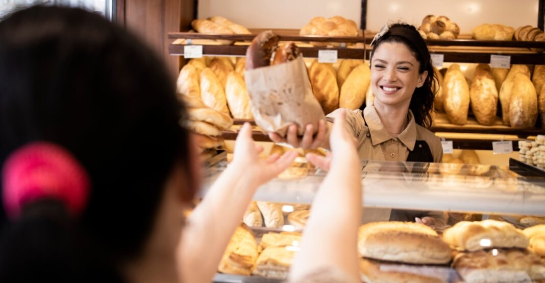Σκρέκας σε αρτοποιούς: «Να κρατηθούν σταθερές οι τιμές στο ψωμί»