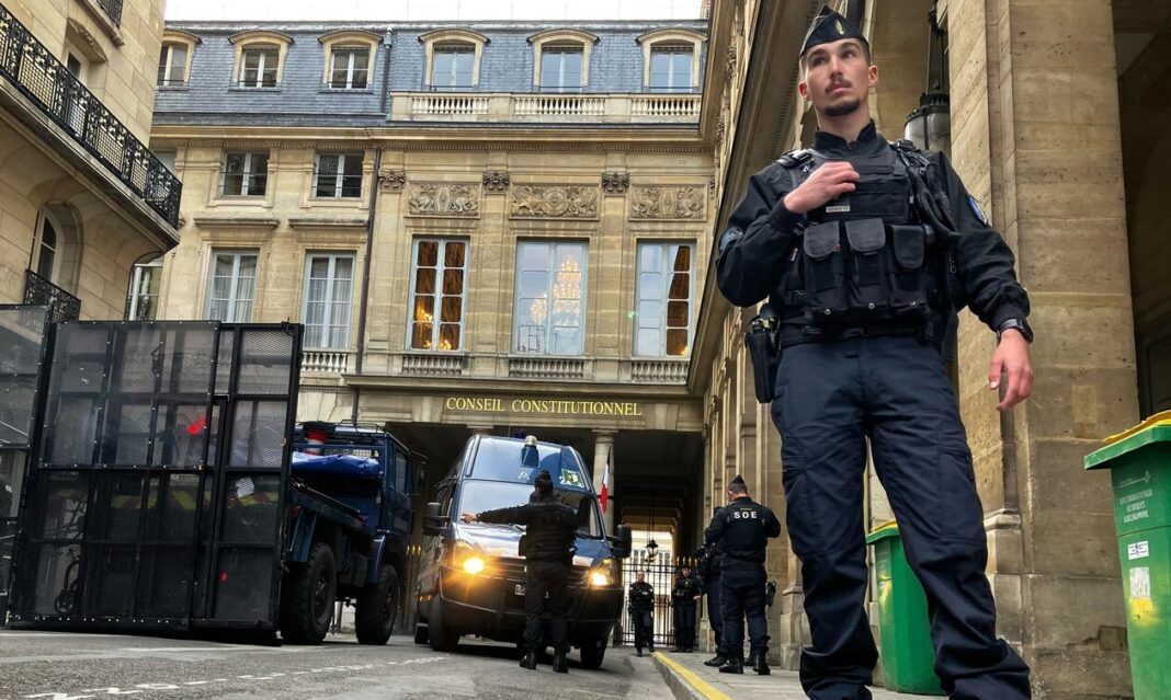 Γαλλία: Λήξη συναγερμού για βόμβα στο σχολείο όπου δολοφονήθηκε εκπαιδευτικός