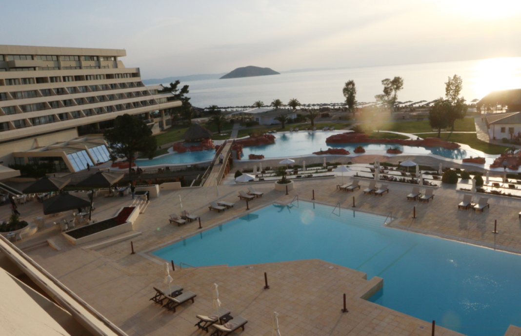 Ανοικτά τα ξενοδοχεία μέχρι τέλος Οκτωβρίου στην Ελλάδα - Tα ελληνικά νησιά που προτείνουν για το 2024 οι βρετανικοί Times