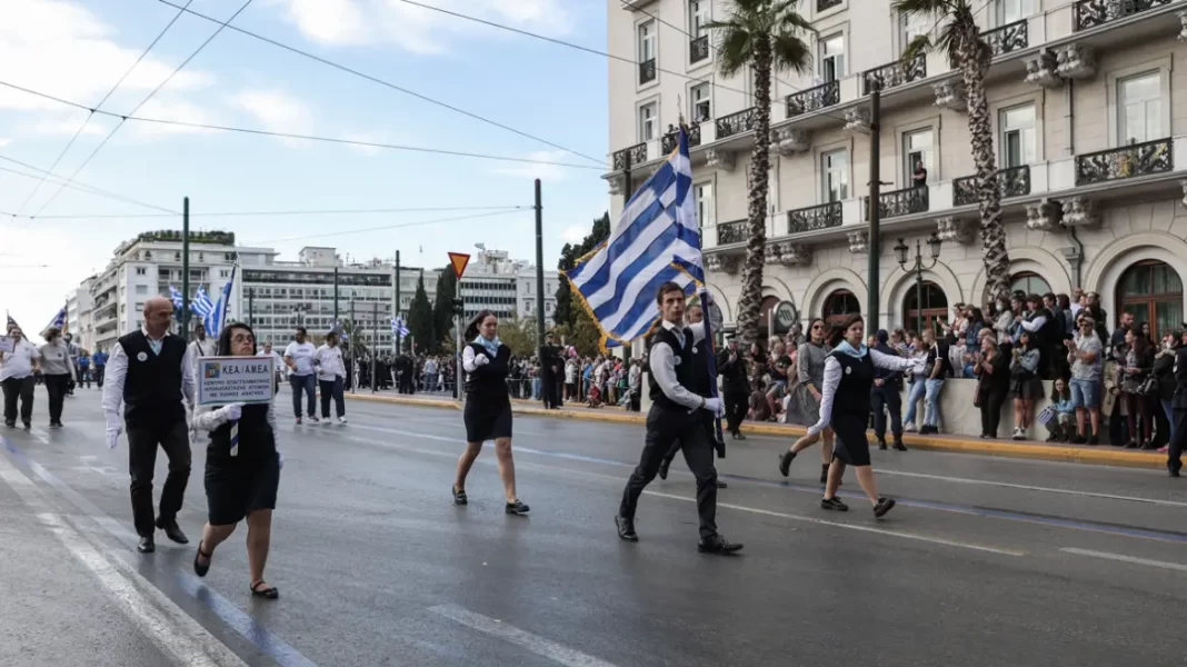 Καιρός – 28η Οκτωβρίου: Ανοιξιάτικο το σκηνικό – Πού θα δούμε παρέλαση με βροχή