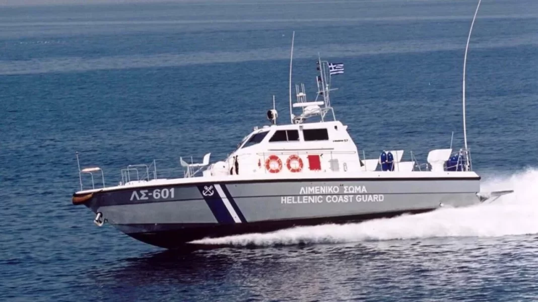 Λέσβος: Το λιμενικό διέσωσε 37 μετανάστες νότια του νησιού – Ένας νεκρός