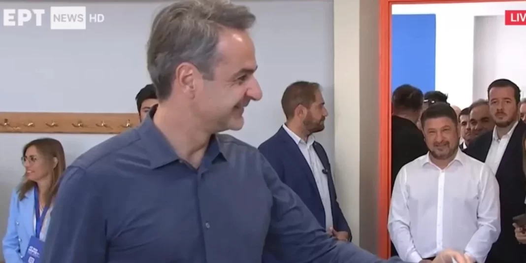 Ψήφισε στην Κηφισιά ο Μητσοτάκης -«Να εκλέξουμε ανθρώπους που ασπάζονται το όραμά μας για μια καλύτερη Ελλάδα»