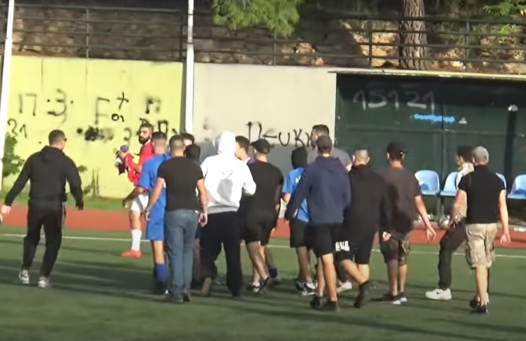 Εισβολή οπαδών σε αγώνα τοπικού ποδοσφαίρου (Video)