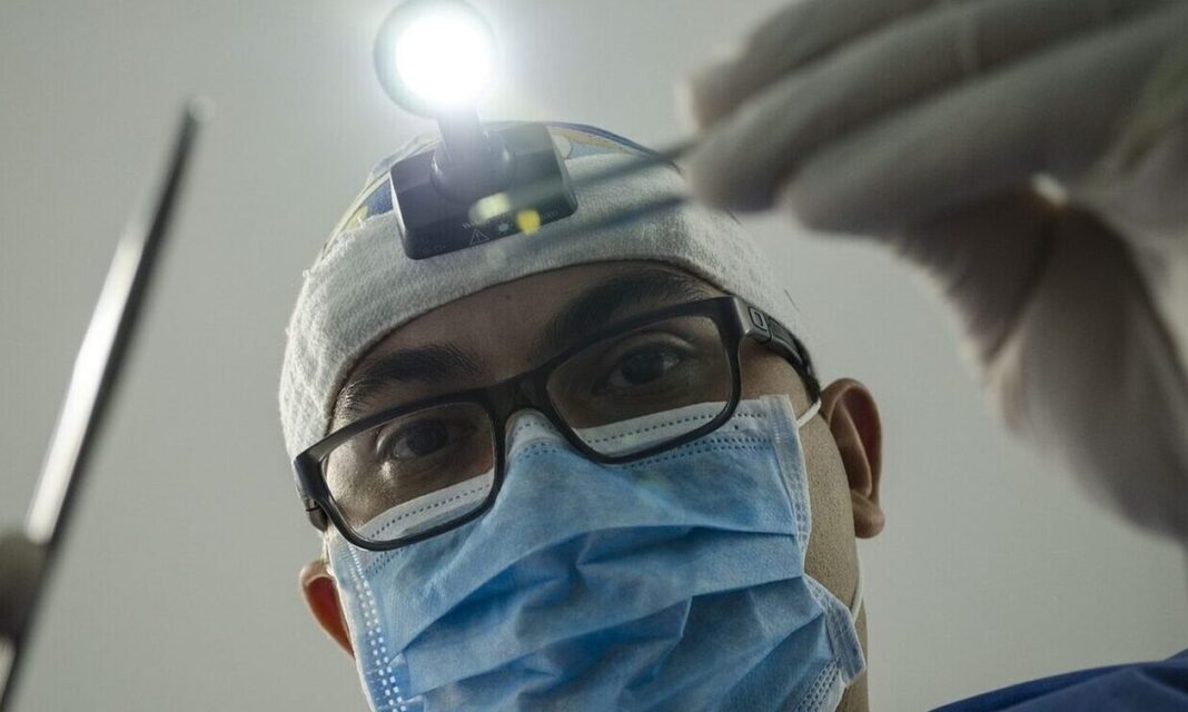 «Έπεφταν αμέσως τα σφραγίσματα» - Ξεσπούν θύματα του «μαϊμού» οδοντίατρου