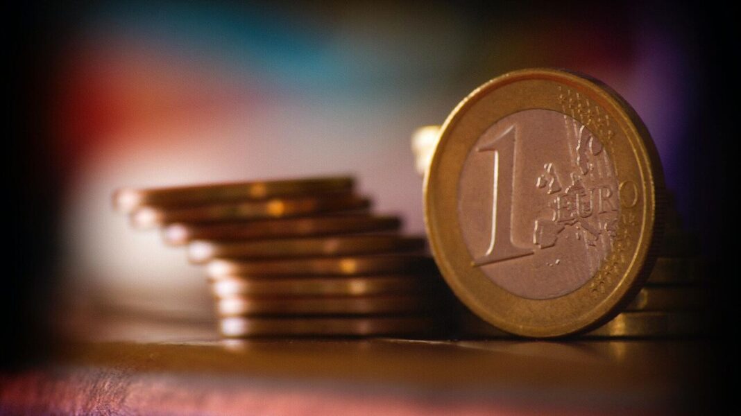Εν αναμονή της επενδυτικής βαθμίδας – Τι σημαίνει η αναβάθμιση από τη Standard & Poor’s