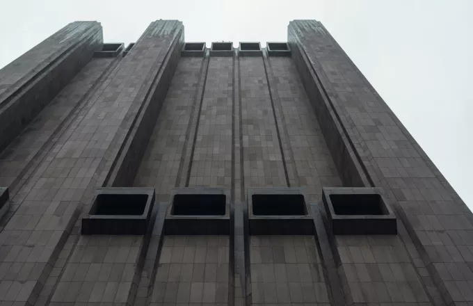 Ο μυστηριώδης ουρανοξύστης χωρίς παράθυρα στην Νέα Υόρκη – Viral video