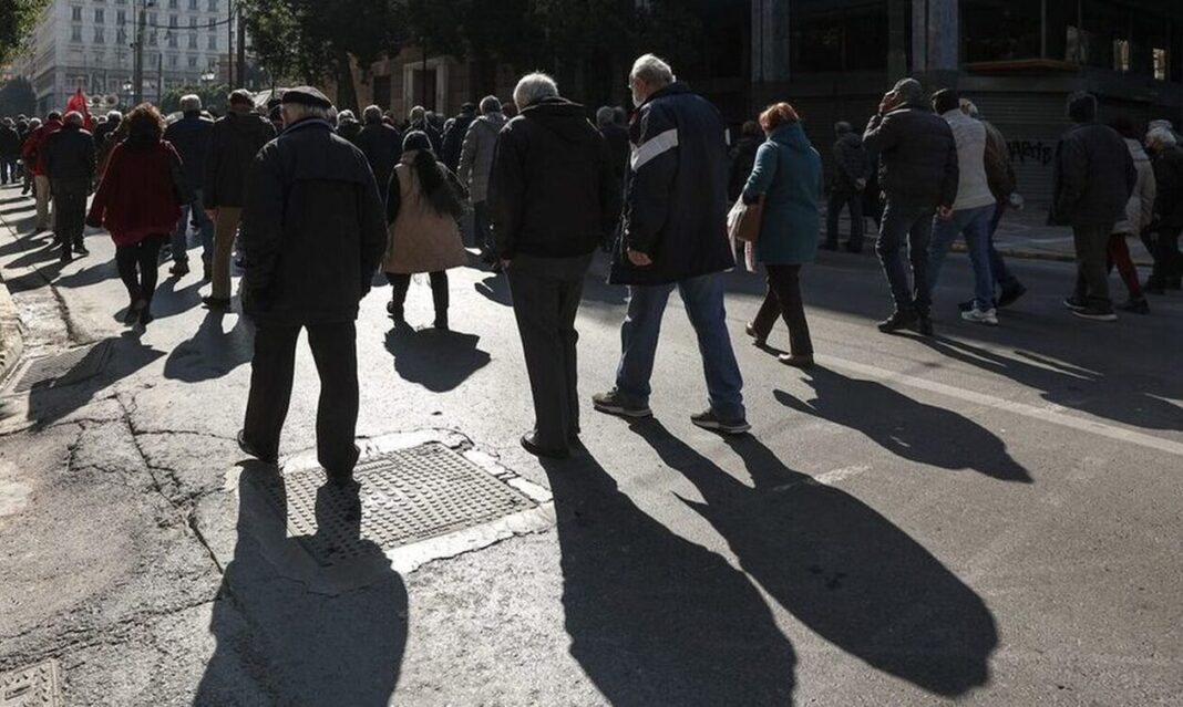 Αναμόρφωση της εισφοράς αλληλεγγύης και μείωση στις συντάξεις χηρείας εξετάζει το υπουργείο Εργασίας