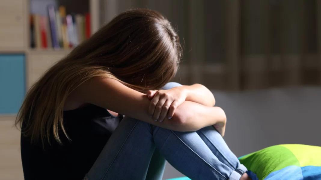 Χαστούκισαν τη 13χρονη κόρη τους και τους κατήγγειλε