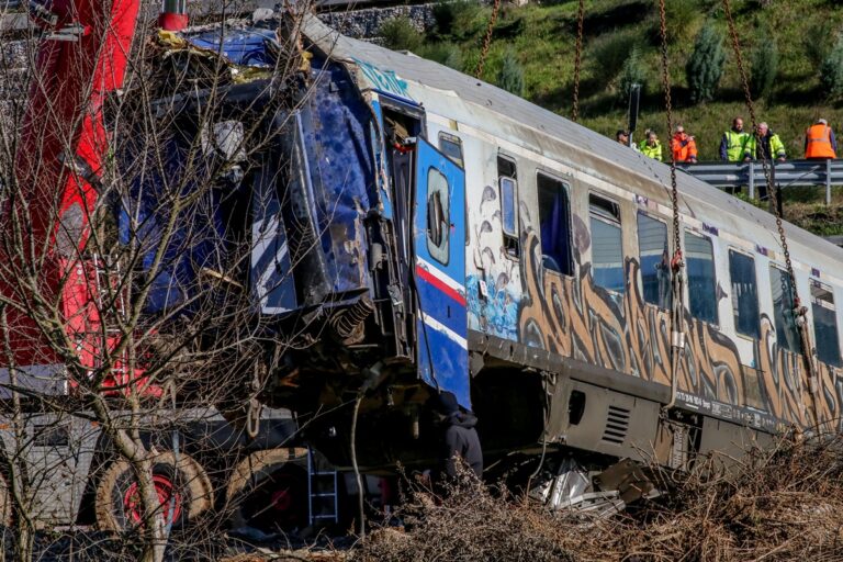 Τέμπη: Δειγματοληψίες εδάφους για να διευκρινιστούν τα αναπάντητα ερωτήματα της τραγωδίας