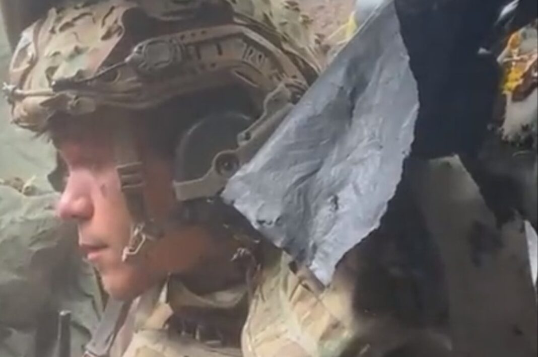 Πόλεμος στην Ουκρανία: Ρουκέτα σκάει δίπλα στο κεφάλι Ουκρανού χειριστή drone κι αυτός μένει ατάραχος (Βίντεο)