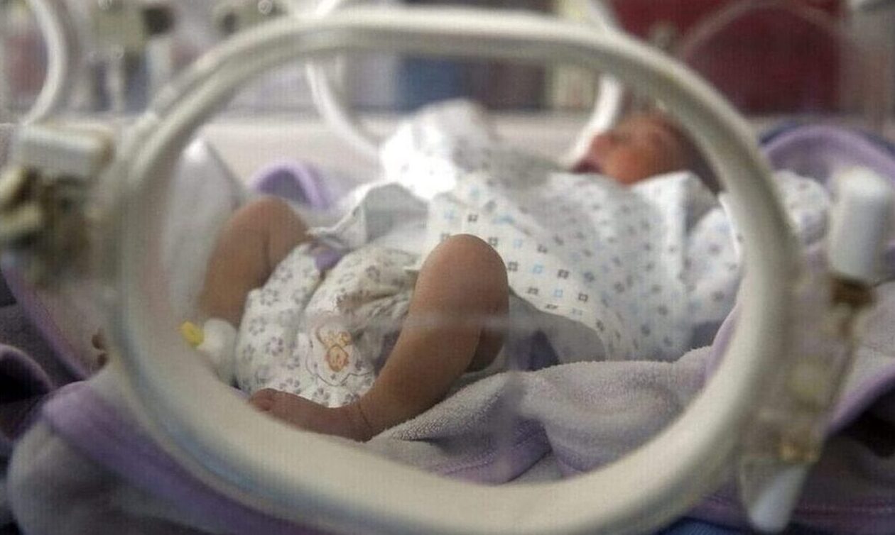 «Θα το μεγαλώσουμε σαν δικό μας», λέει ο πατέρας της 13χρονης για το μωρό της κόρης του