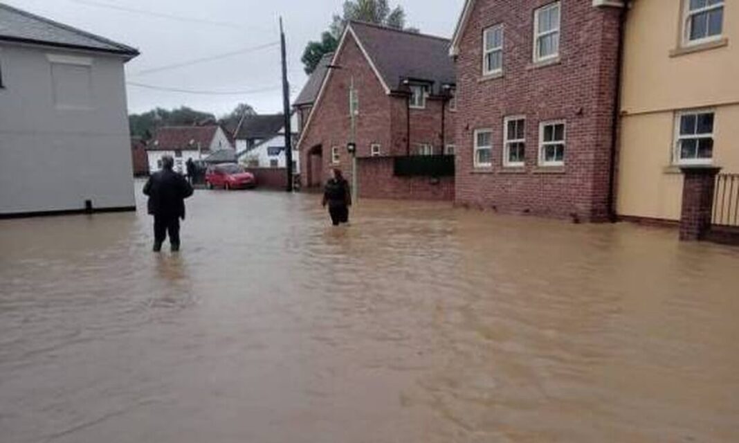 Βρετανία - Kαταιγίδα Μπαμπέτ: Δύο νεκροί από τις πλημμύρες - Σε «κόκκινο συναγερμό» η Σκωτία