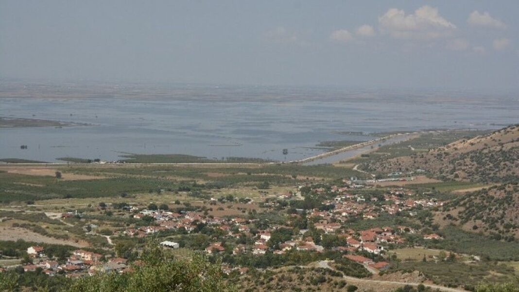 Στη Θεσσαλία ο Επίτροπος Γεωργίας της ΕΕ – Ανακοινώνονται μέτρα αρωγής για τους αγρότες