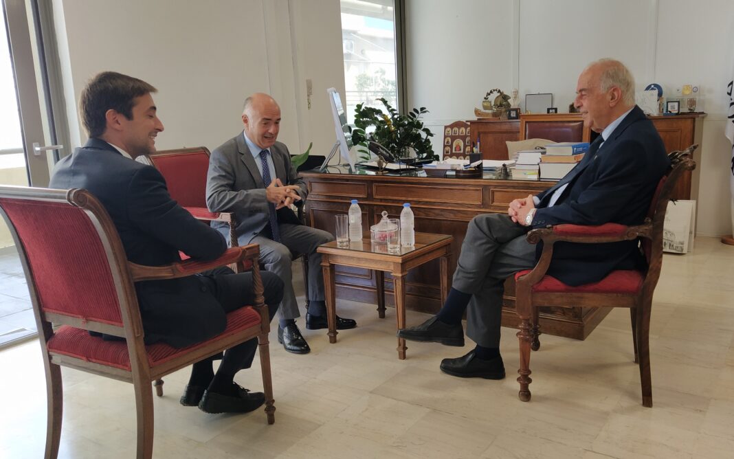 Συνάντηση του Δημάρχου Ηρακλείου με τον Πρέσβη της Αργεντινής στην Ελλάδα
