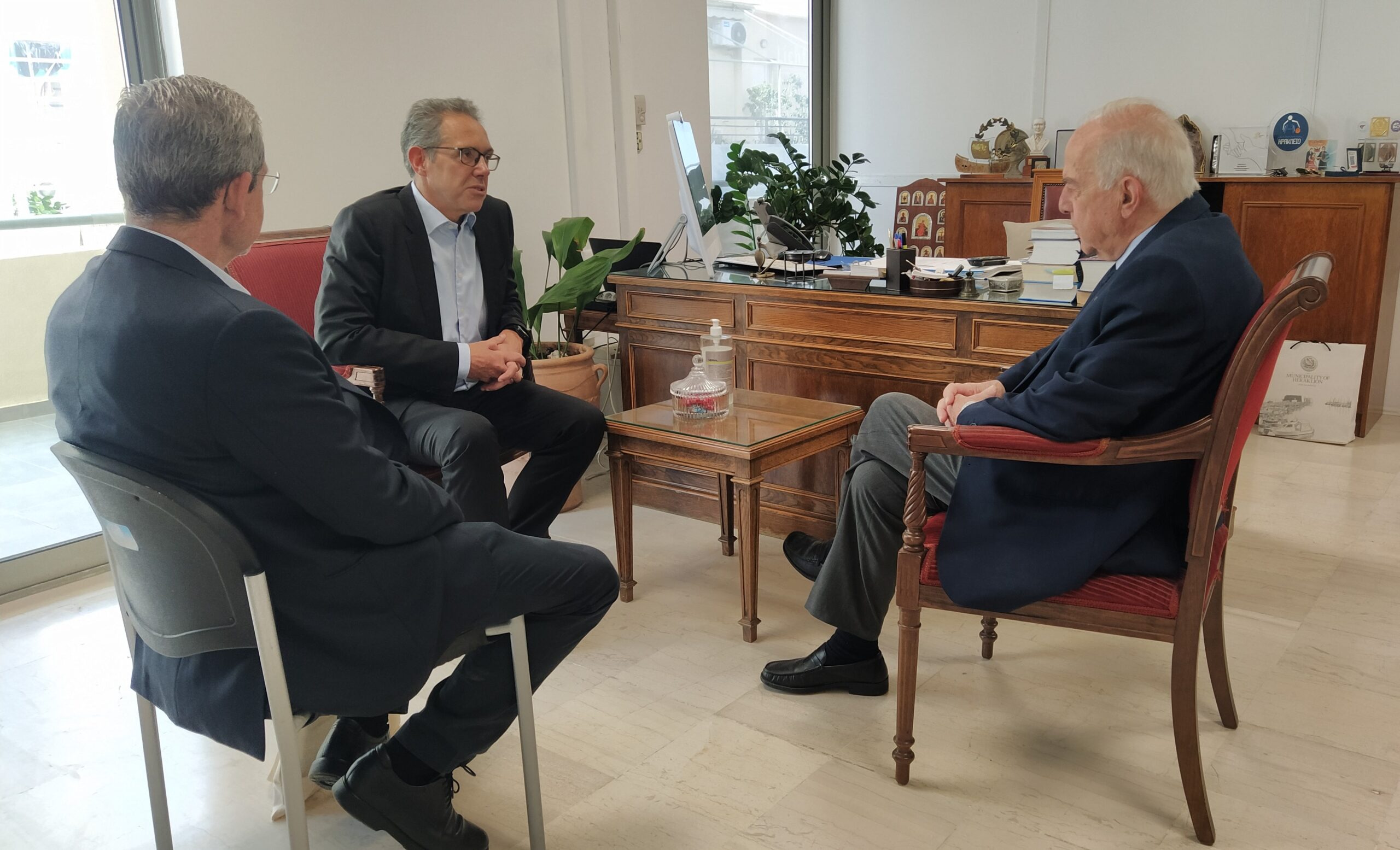 Τουρισμός κι εξαγωγές στο επίκεντρο της συνάντησης Βασίλη Λαμπρινού με τον Πρέσβη της Σουηδίας