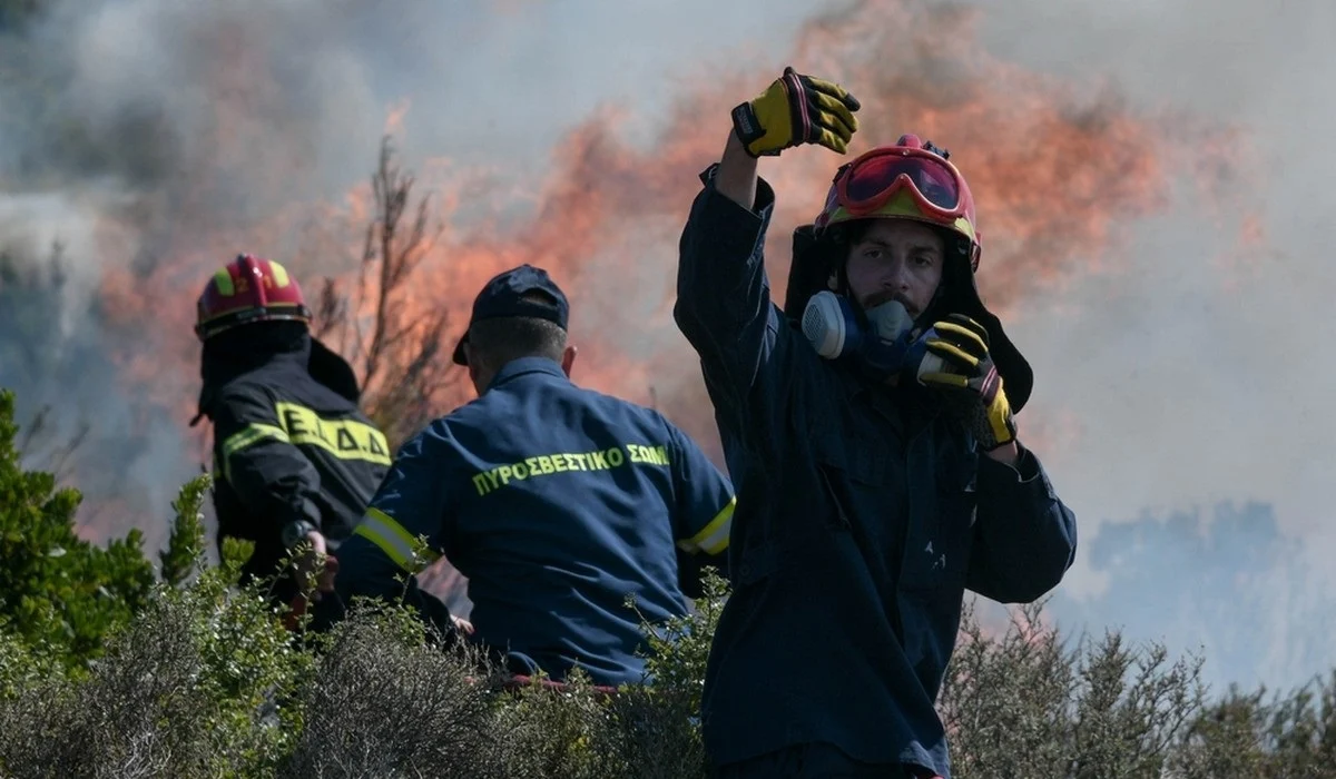 Φωτιά σε χωριό του Ηρακλείου (Εικόνες – Βίντεο)