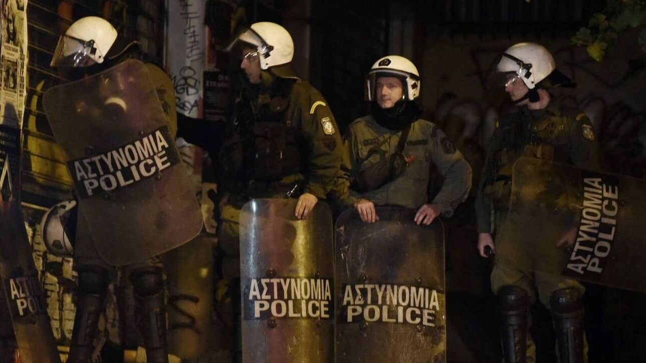 Επίθεση σε διμοιρίες των ΜΑΤ – Πέταξαν πέτρες και μπουκάλια