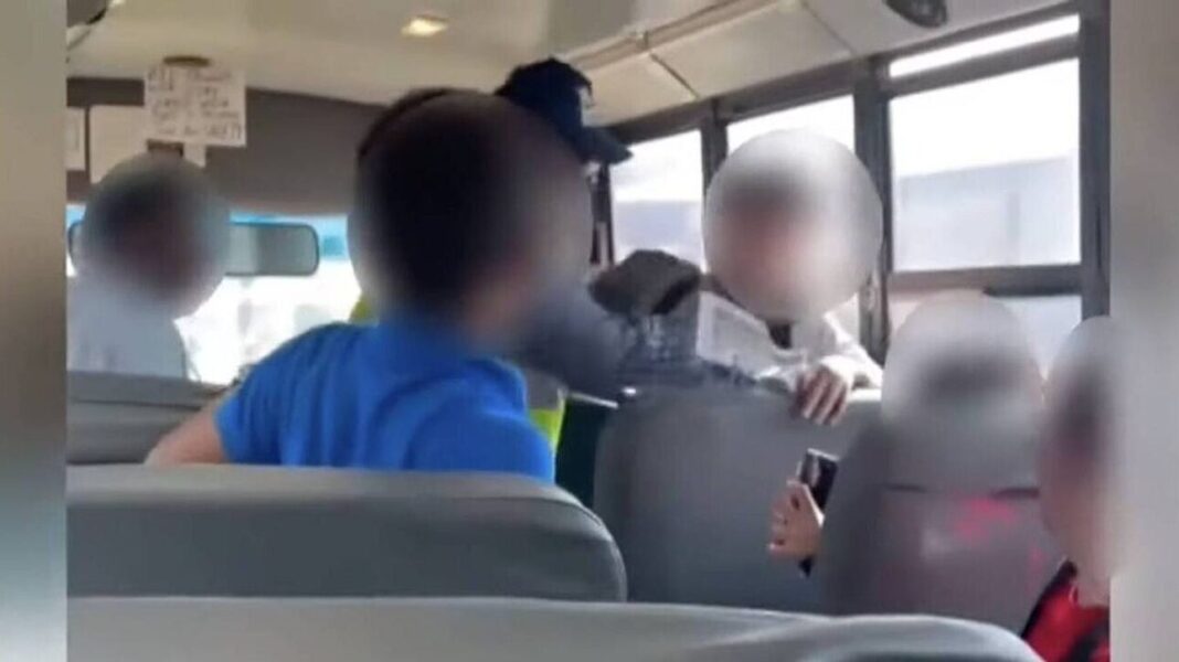 ΗΠΑ: Οδηγός σχολικού λεωφορείου επιτέθηκε σε μαθητή και προσπάθησε να τον πνίξει