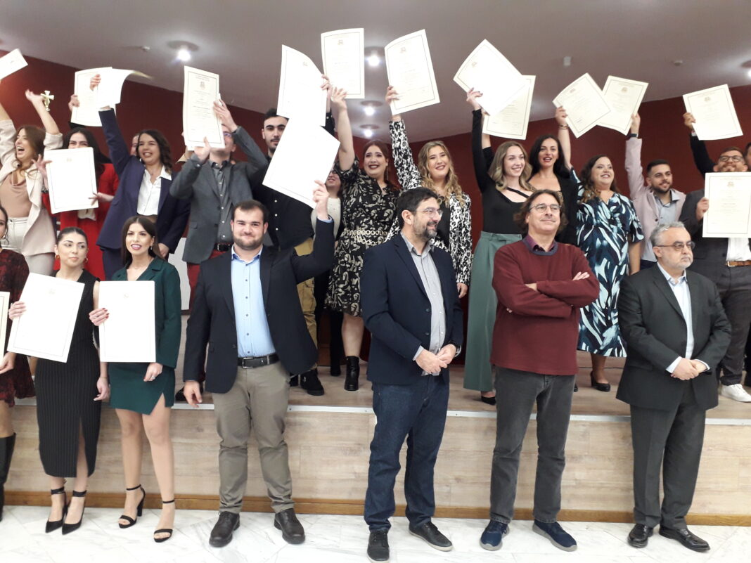 Συγκίνηση στις ορκωμοσίες των Τμημάτων Φιλολογίας, Ιστορίας και Αρχαιολογίας και Φιλοσοφικών και Κοινωνικών Σπουδών της Φιλοσοφικής Σχολής του Πανεπιστημίου Κρήτης