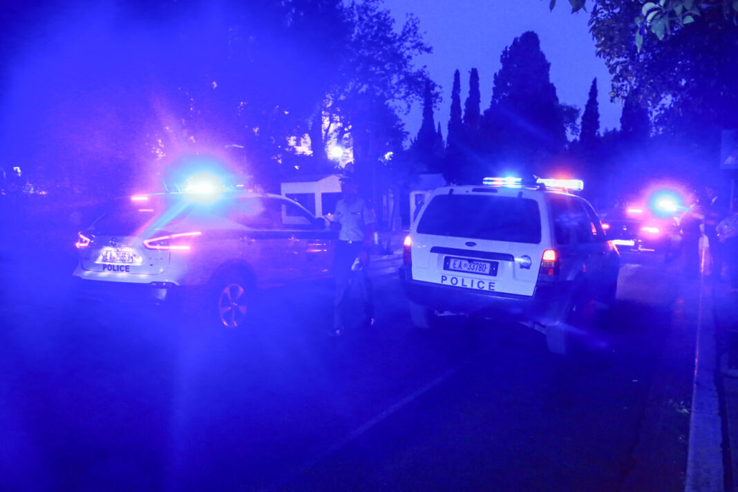Χειροπέδες σε τέσσερις ανηλίκους για επίθεση σε μαθητές σχολείου