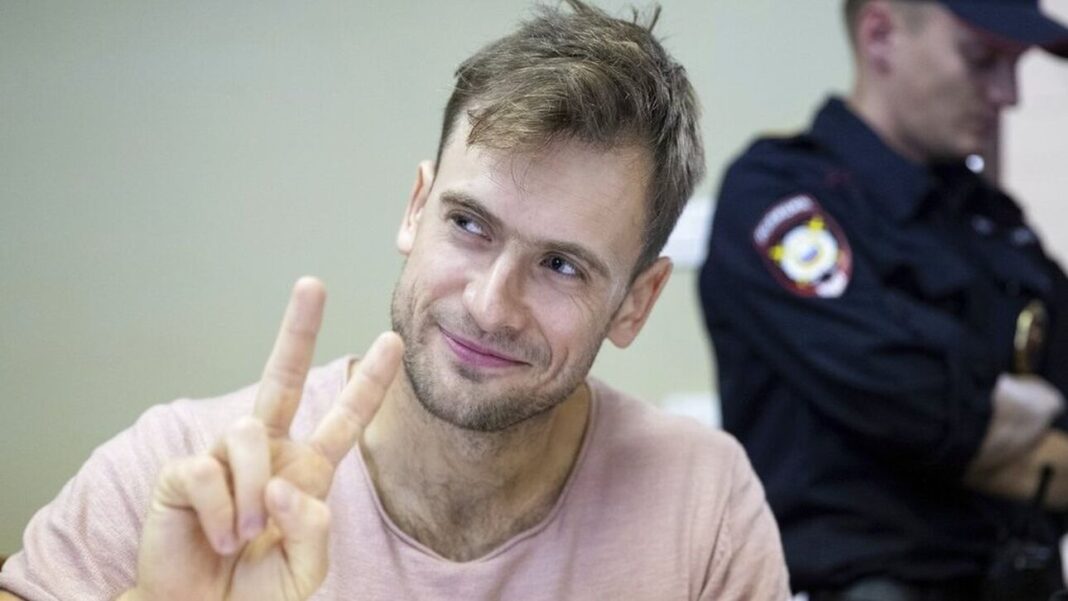 Ρωσία: Σε 8,5 χρόνια φυλάκιση καταδικάστηκε ερήμην ο Ρώσος ακτιβιστής Βερζίλοφ