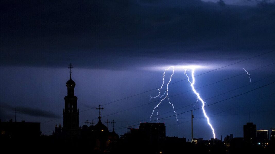 «Μέγα – καταιγίδα» μαίνεται στη νότια Ρωσία και την Κριμαία