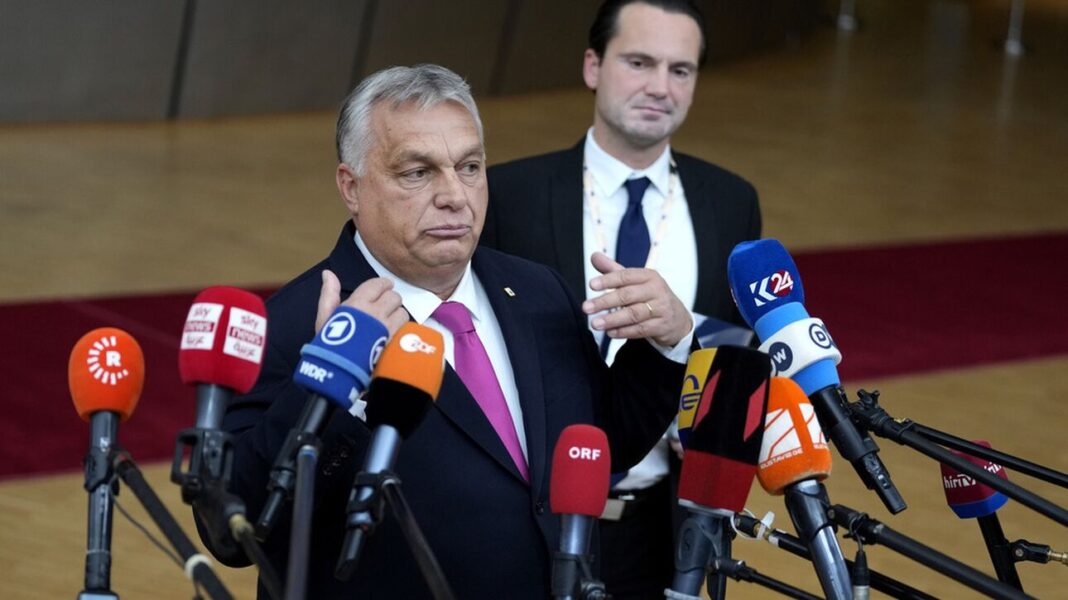 Ορμπάν: Ανάρτησε στους δρόμους αφίσες που δυσφημούν την Φον ντερ Λάιεν
