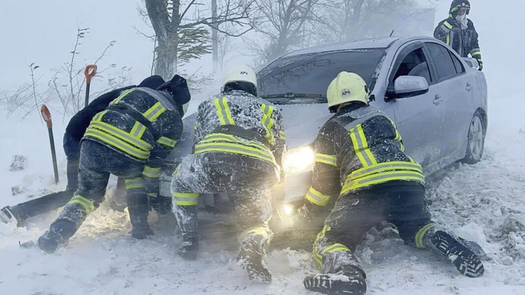 Σφοδρές χιονοθύελλες πλήττουν την Ουκρανία – Δέκα νεκροί, διακοπές στην ηλεκτροδότηση