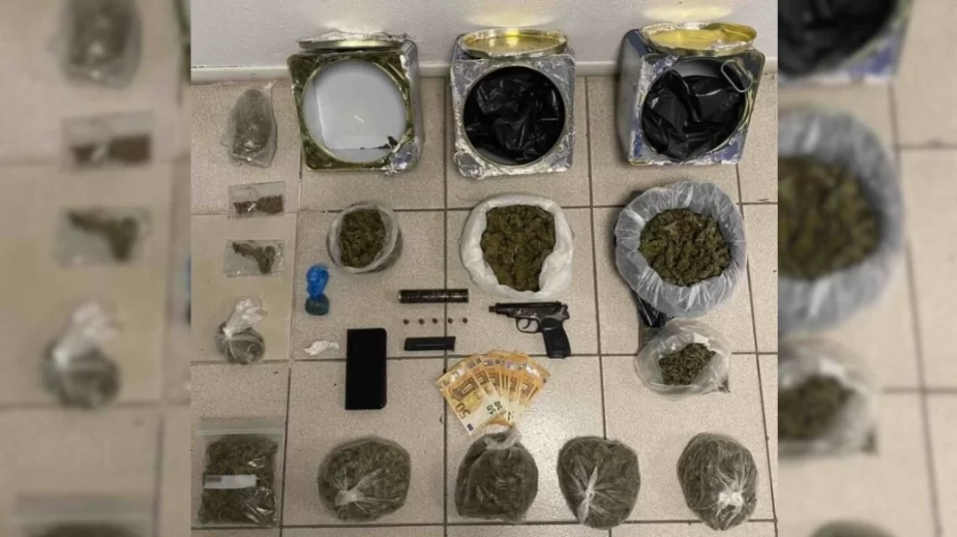 Πιστόλι με σιγαστήρα είχε ο διακινητής κάνναβης