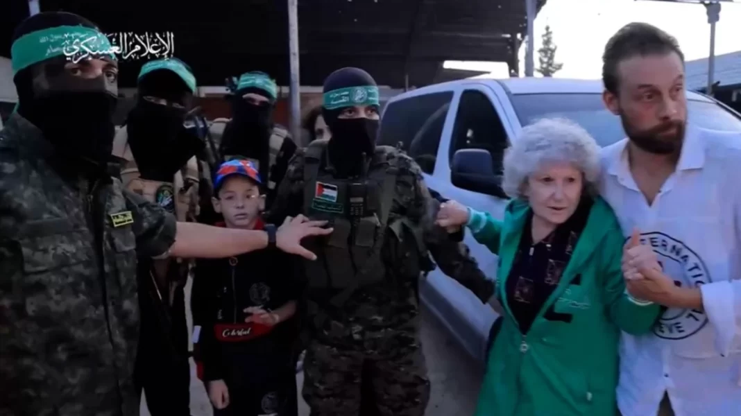 Ισραήλ: Έχει τη νέα λίστα των ομήρων που θα απελευθερωθούν σήμερα – Βίντεο της Χαμάς να παραδίδει ομήρους