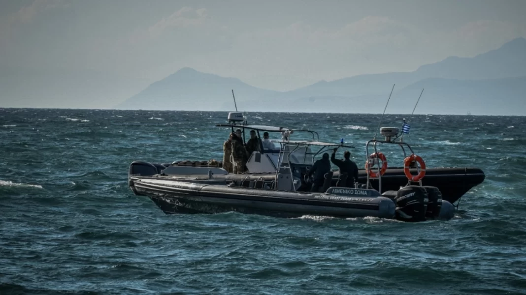Ναυάγιο στη Λέσβο: Αγωνία για τους 12 ναυτικούς που αγνοούνται