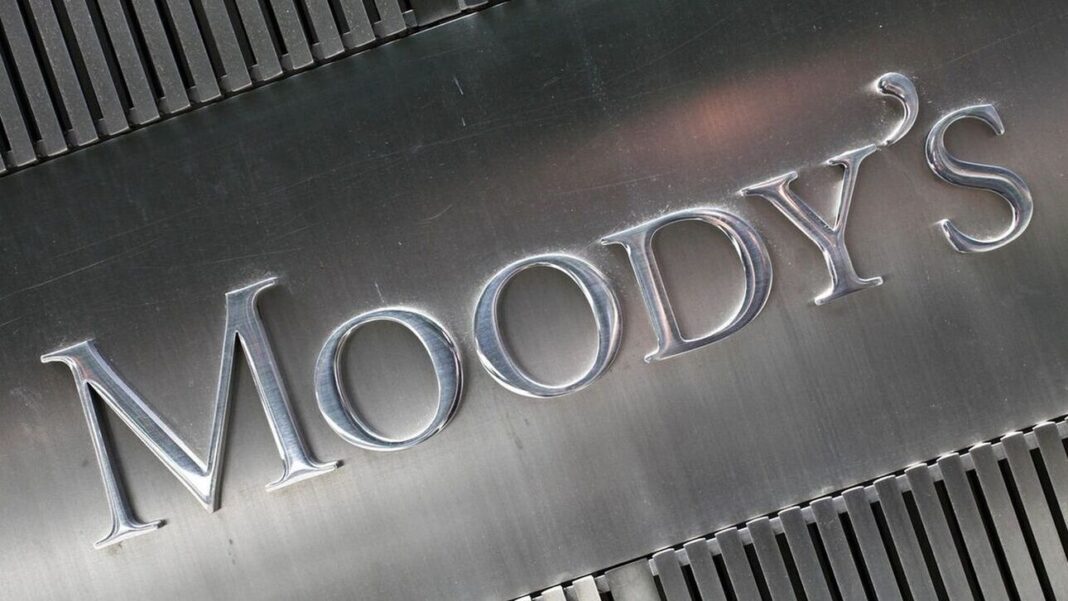 Ο Moody’s υποβαθμίζει την προοπτική του αξιόχρεου των ΗΠΑ σε «αρνητική»