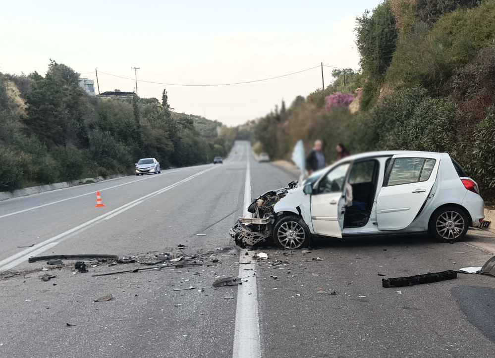 Σφοδρό τροχαίο στον ΒΟΑΚ: Τραυματίστηκε σοβαρά ένας νεαρός άντρας (εικόνες)