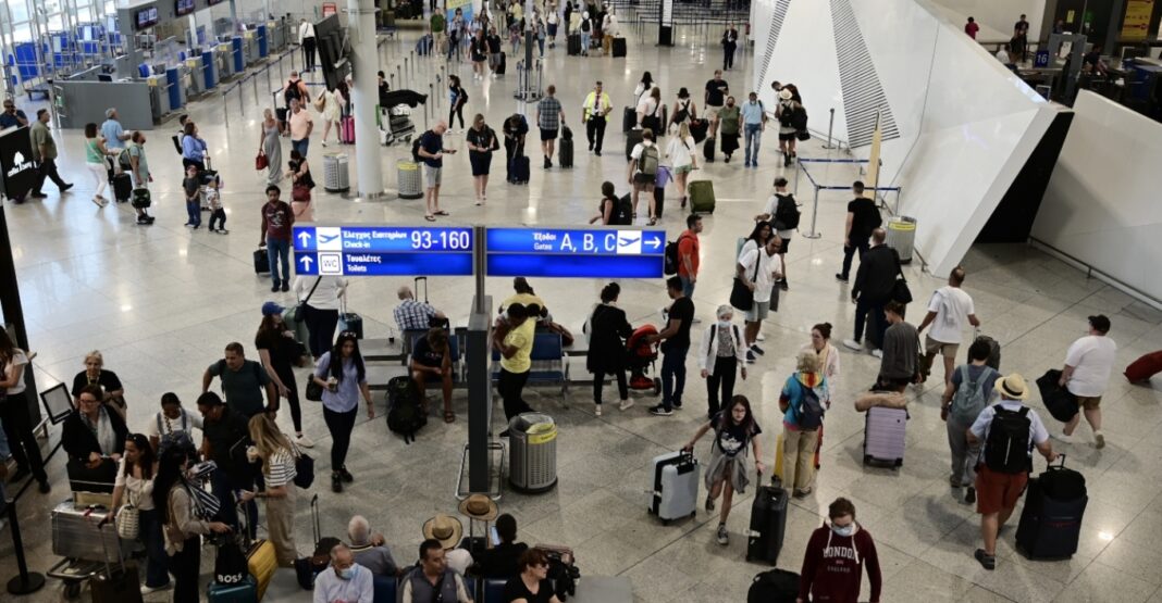«Απογειώθηκε» η επιβατική κίνηση στα ελληνικά αεροδρόμια: Η κίνηση το 10μηνο 2023 ξεπέρασε κατά 5% το 12μηνο του 2022