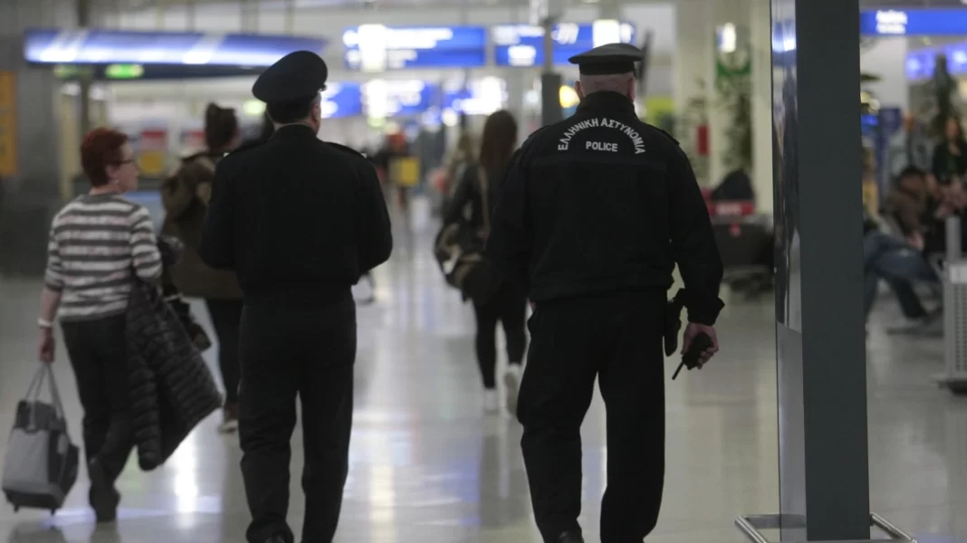 Μυστήριο με πιστόλι που εντοπίστηκε στο αεροδρόμιο σε δέμα με προορισμό τις ΗΠΑ