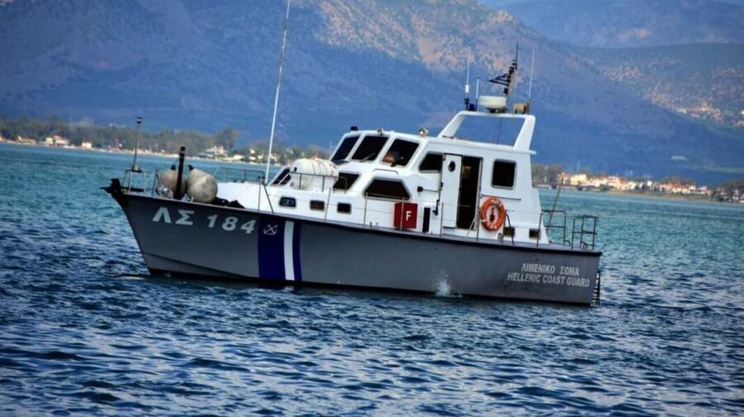 Ανασύρθηκε ένα άτομο σώο από το βυθισμένο φορτηγό πλοίο στο Β. Αιγαίο - 13 ακόμη αγνοούνται