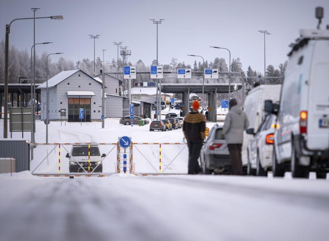 Η Φινλανδία κλείνει τα συνοριακά περάσματα με τη Ρωσία - «Η Μόσχα ενορχηστρώνει μεταναστευτική κρίση»