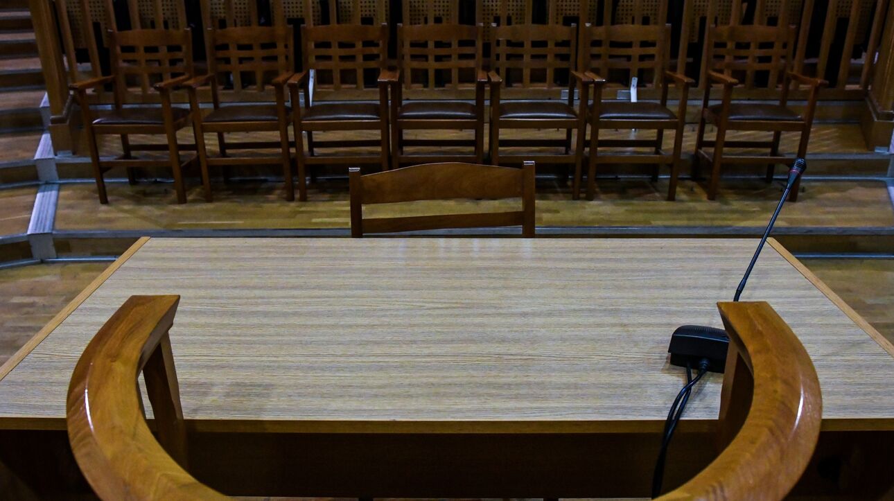Δίωξη στην 28χρονη που είχε σακίδιο με μολότοφ – Αφέθηκε ελεύθερη με όρους