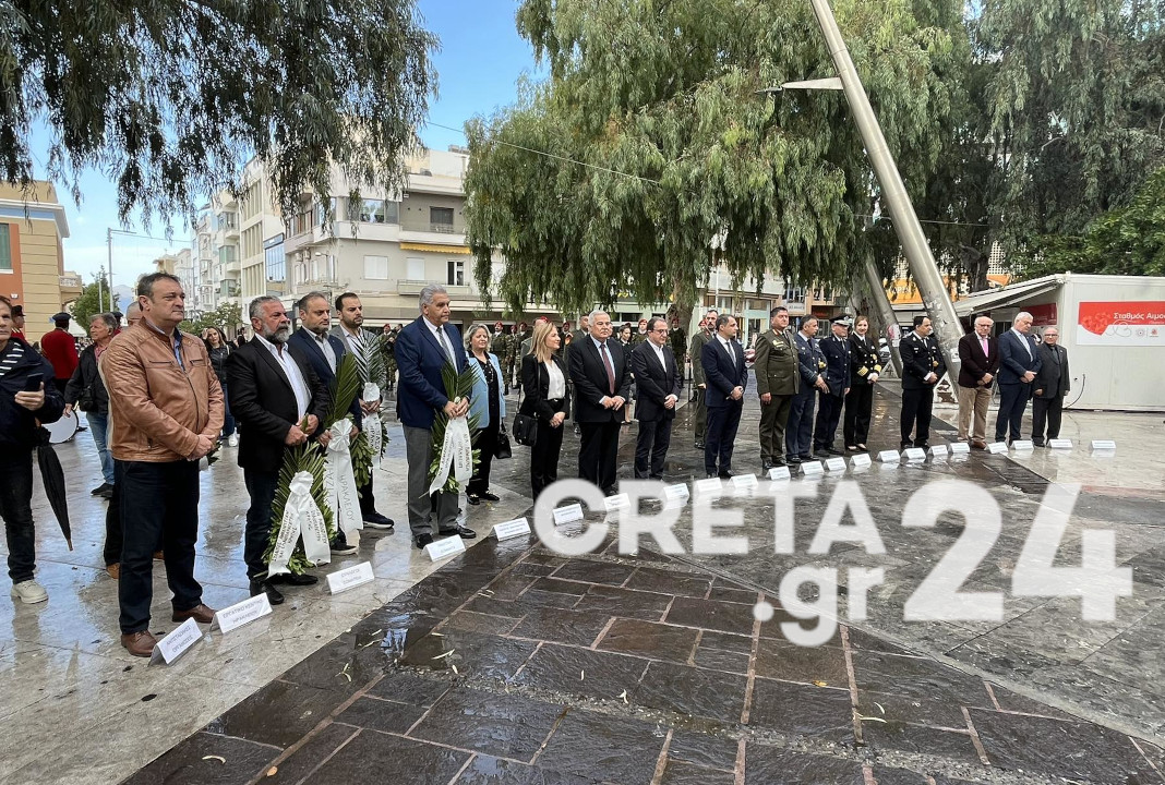 Ηράκλειο: Με επιμνημόσυνη δέηση και κατάθεση στεφάνων στο Μνημείο του Άγνωστου Στρατιώτη τιμήθηκε η επέτειος της Εθνικής Αντίστασης