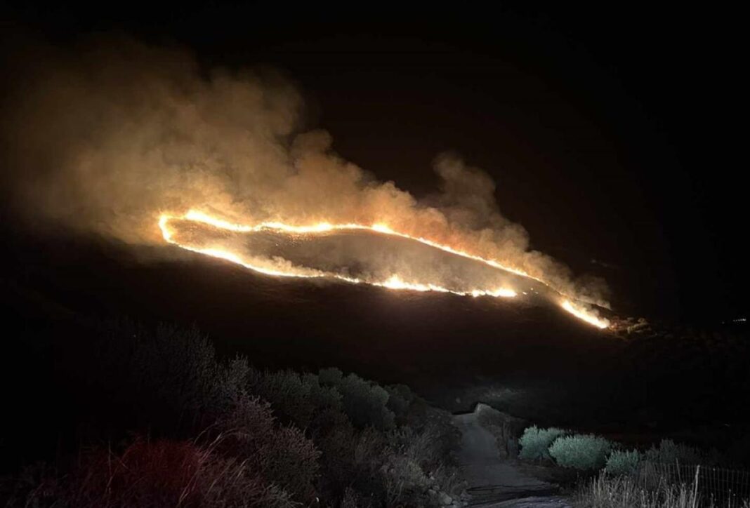 Xωρίς ενεργό μέτωπο η φωτιά στο Παρθένι – Μπαράζ πυρκαγιών στην Κρήτη