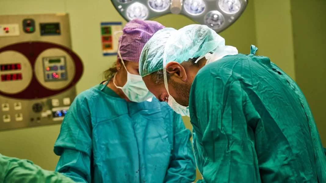 Ινδία: Γιατρός έφυγε στη μέση χειρουργείου επειδή θύμωσε που δεν του σέρβιραν τσάι!